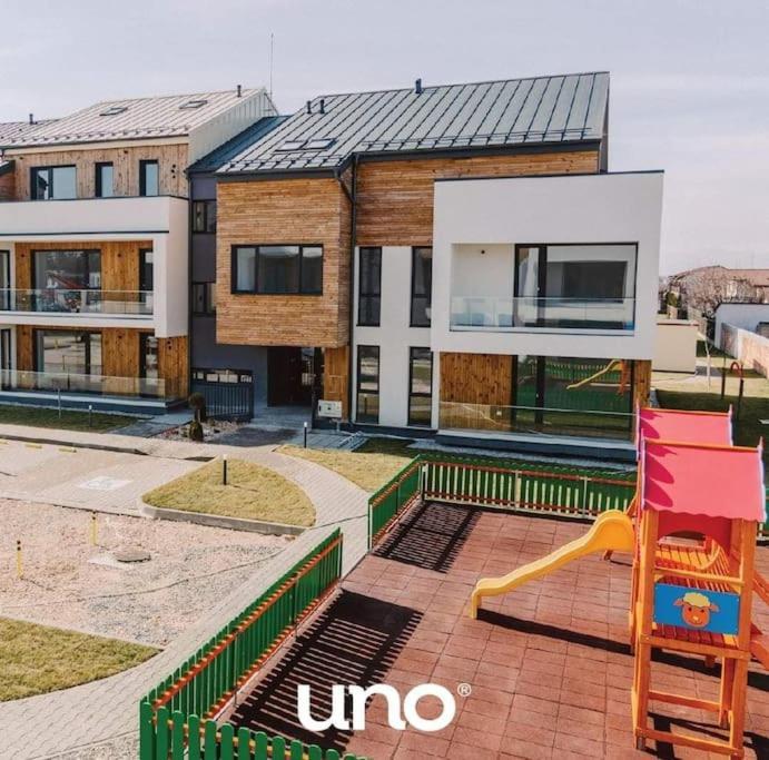 Uno Blue *